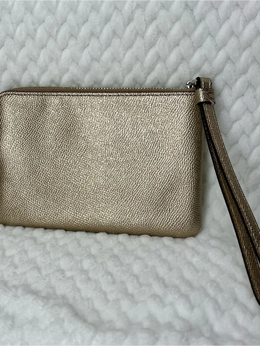 Coach Metallic Gold Leather Zip Wristlet – Zip Pouch – Good Condition